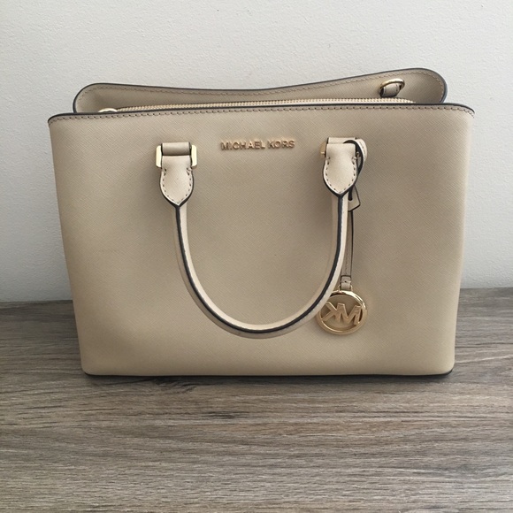 Michael Kors Handbags - Michael Kors Savannah Satchel